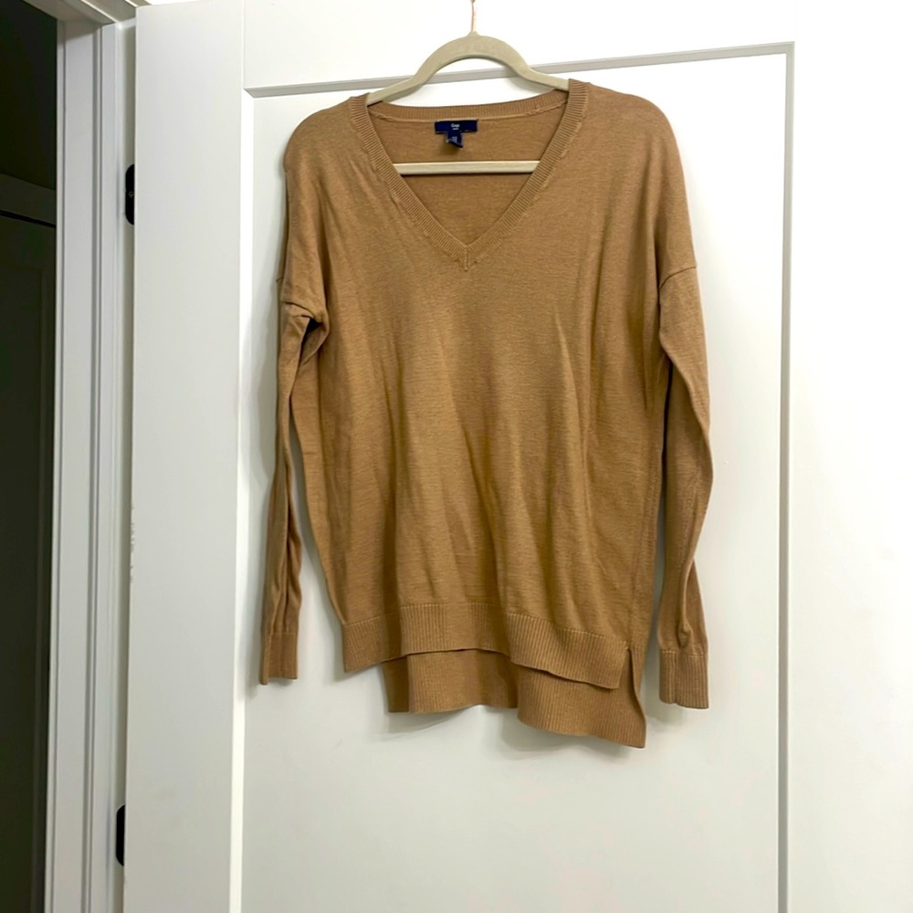 GAP tan v neck sweater